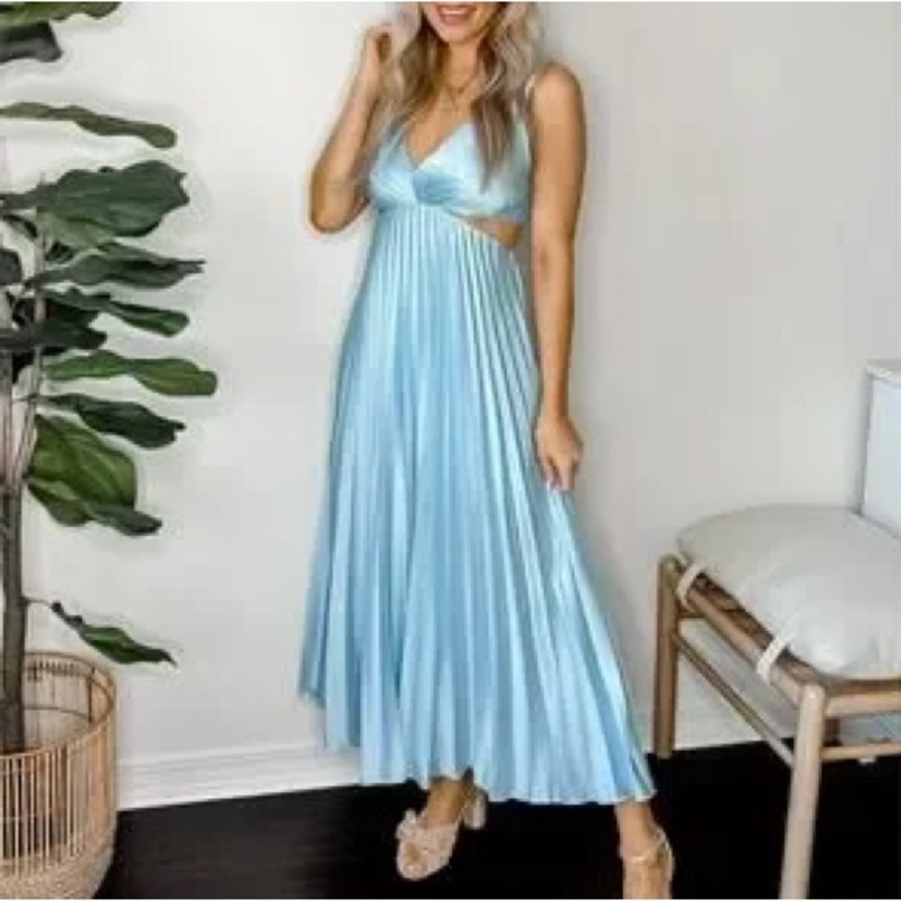 Abercrombie & Fitch Gisselle pleated cutout v neck Light Blue Maxi Dress size S - Picture 2 of 6